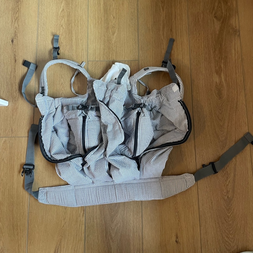 Weego Twin Carrier - Grey and White Striped